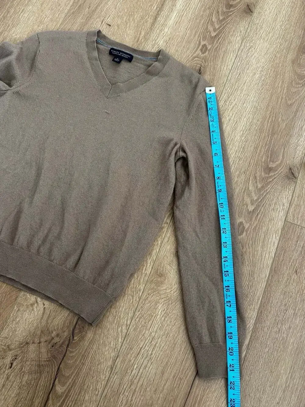 Banana Republic Extra Fine Merino Wool V-Neck Sweater Size S
